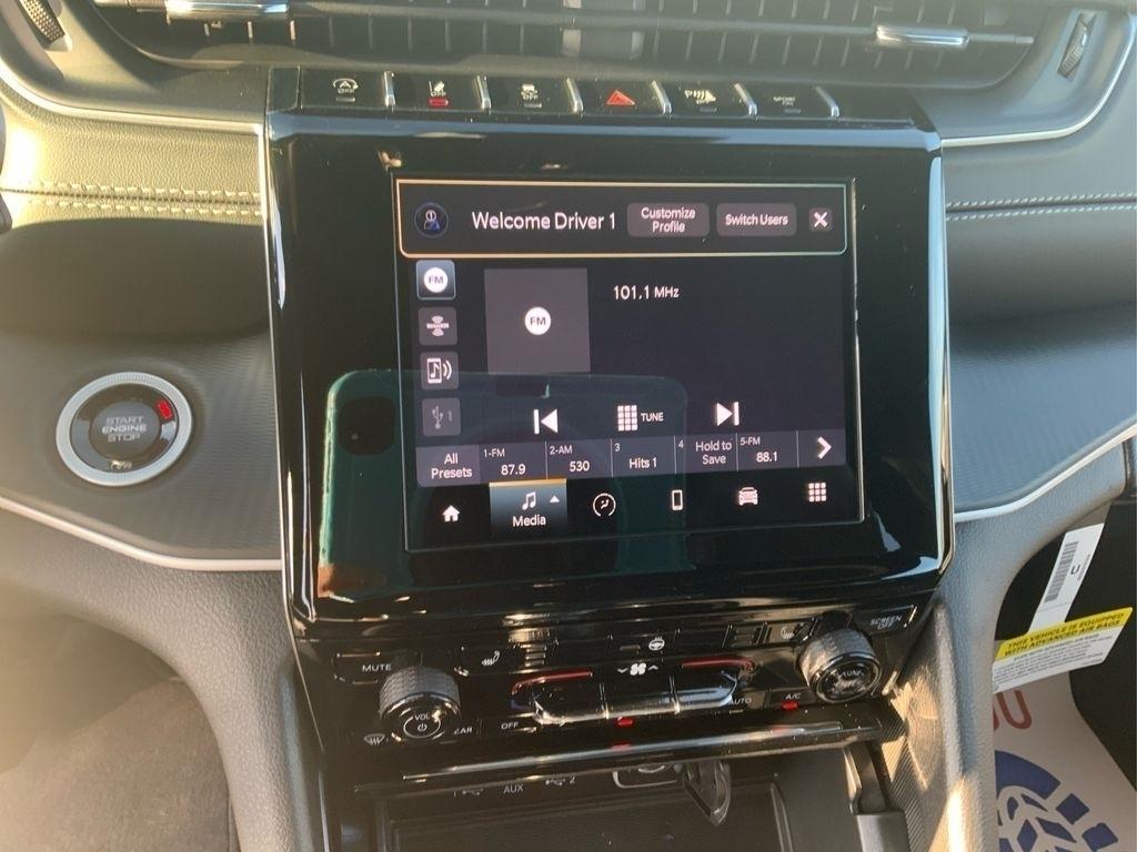 new 2025 Jeep Grand Cherokee car, priced at $37,275