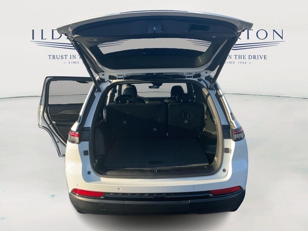 new 2025 Jeep Grand Cherokee car, priced at $37,275