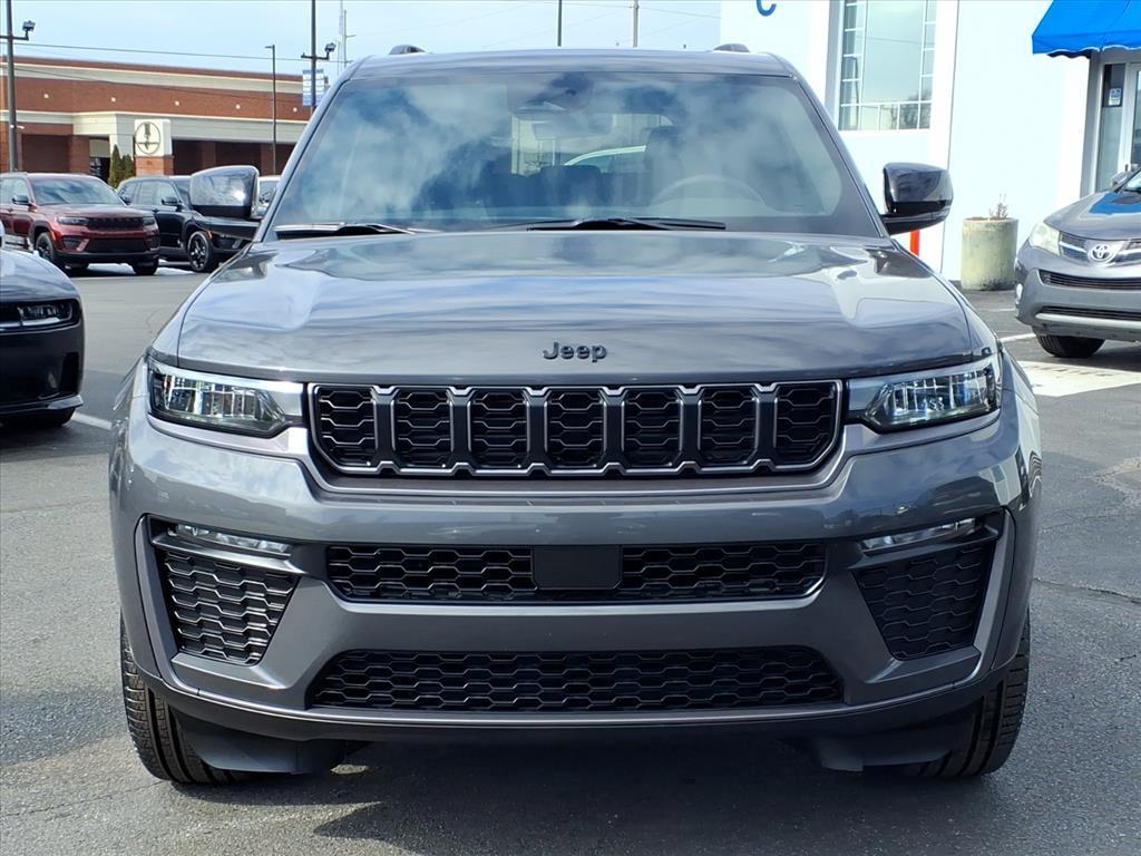 new 2026 Jeep Grand Cherokee car, priced at $47,805