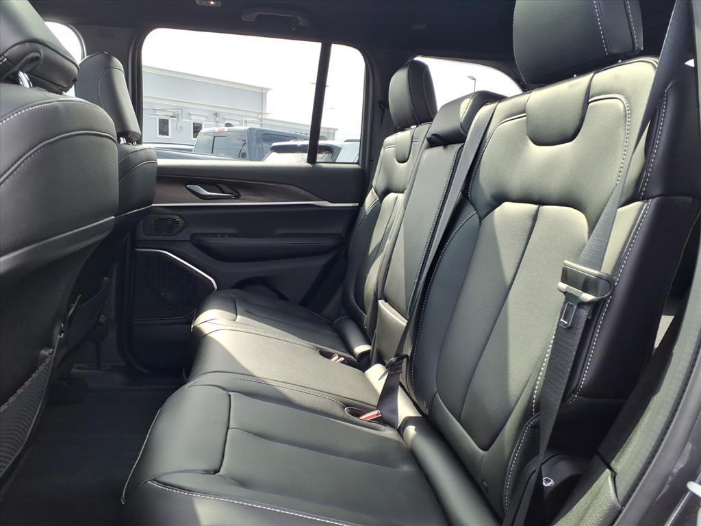 new 2026 Jeep Grand Cherokee car, priced at $47,805