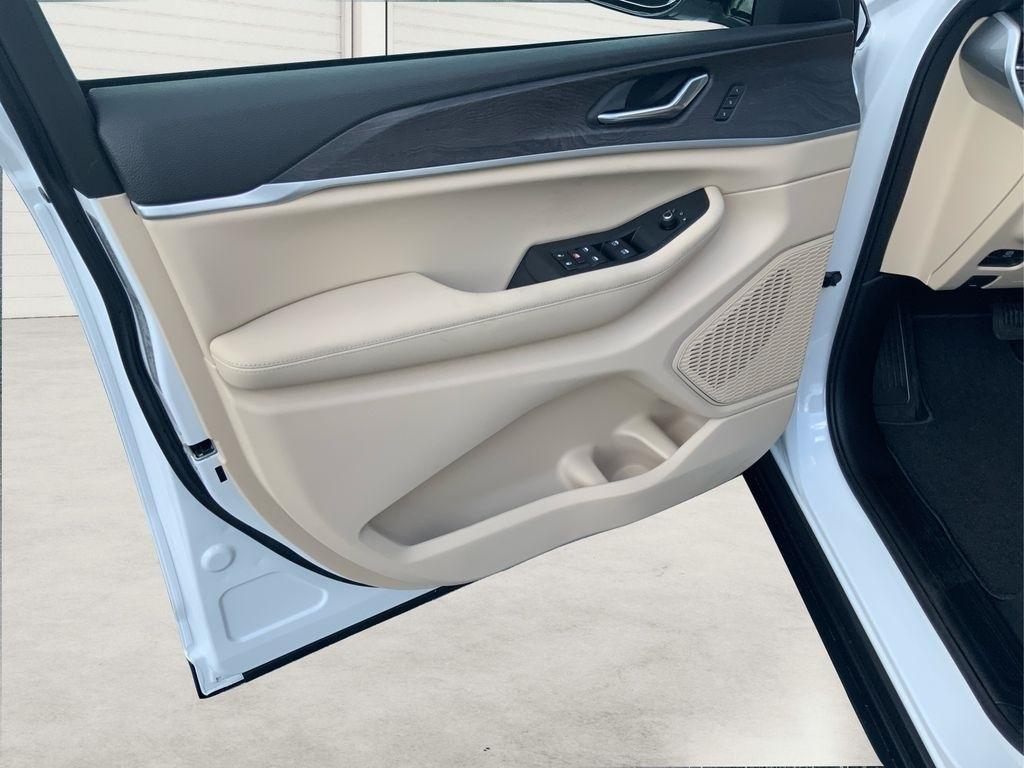 new 2025 Jeep Grand Cherokee car, priced at $38,915