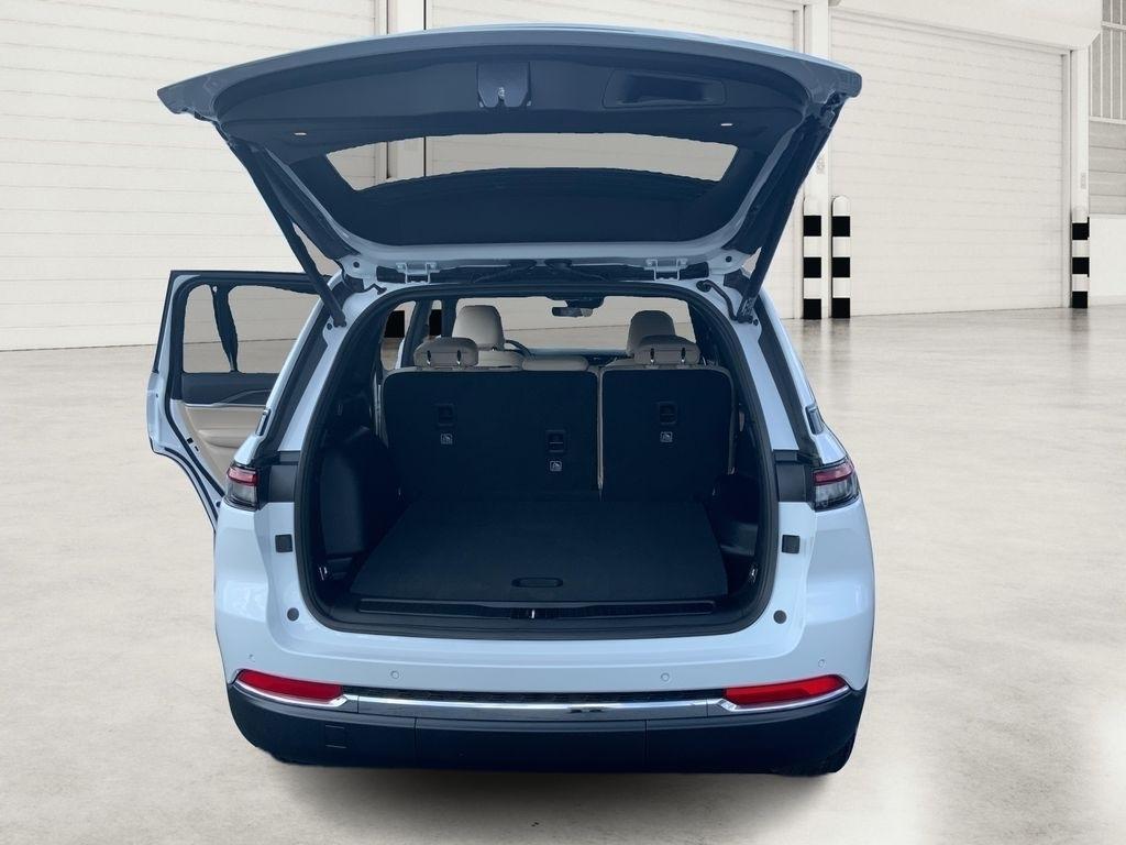 new 2025 Jeep Grand Cherokee car, priced at $38,915