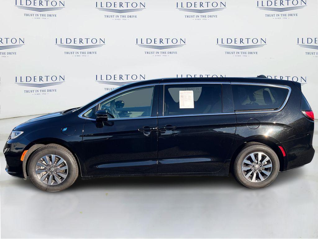 used 2024 Chrysler Pacifica Hybrid car, priced at $26,995