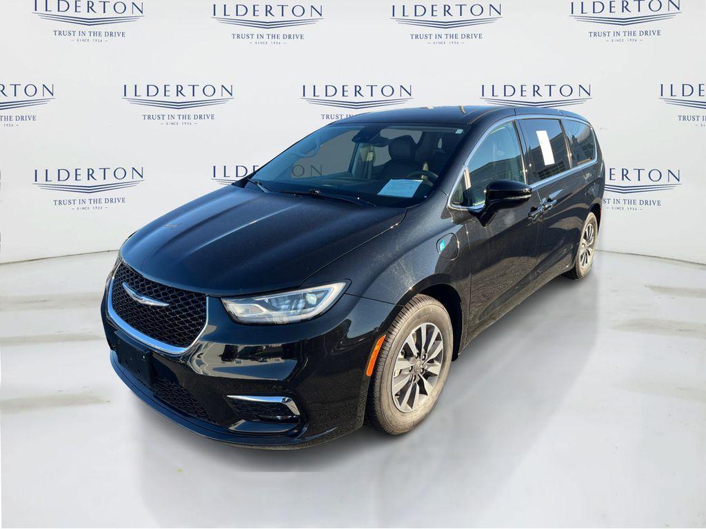 used 2024 Chrysler Pacifica Hybrid car, priced at $26,995