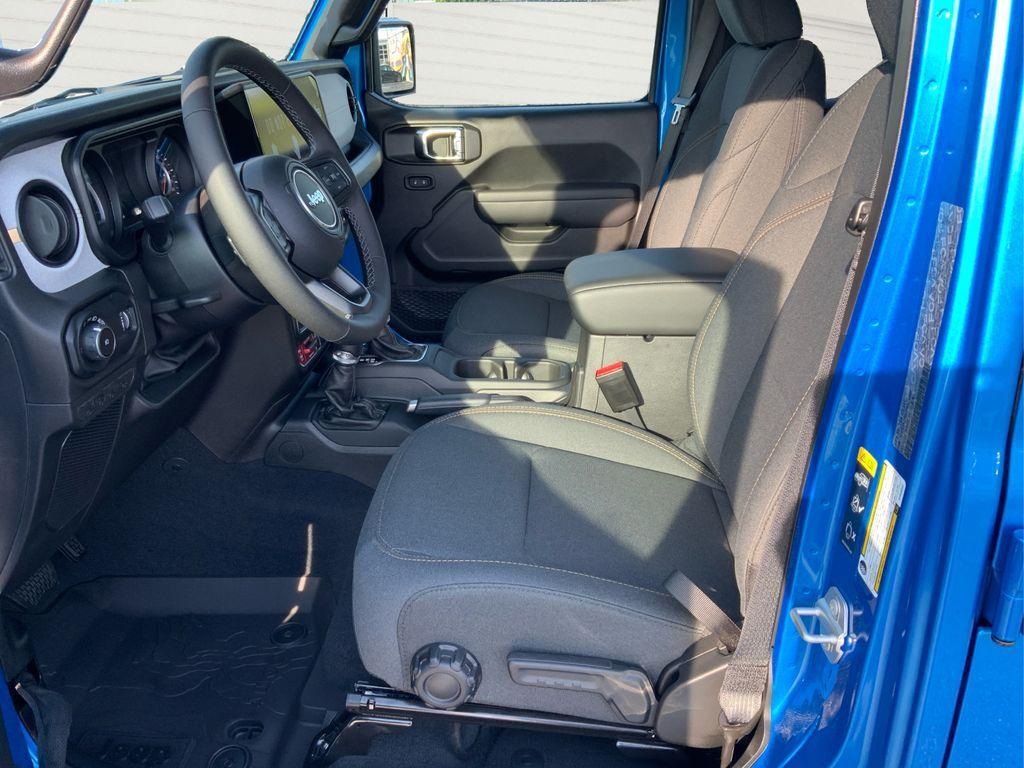 new 2025 Jeep Wrangler car, priced at $46,070