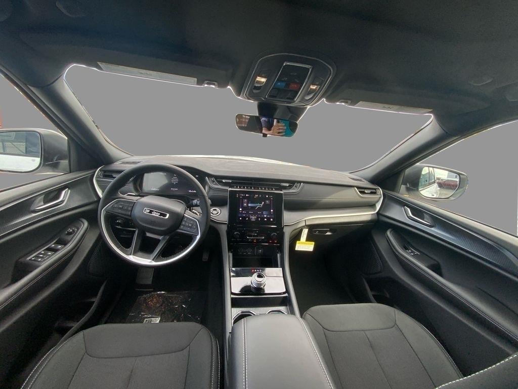 new 2025 Jeep Grand Cherokee car, priced at $33,075