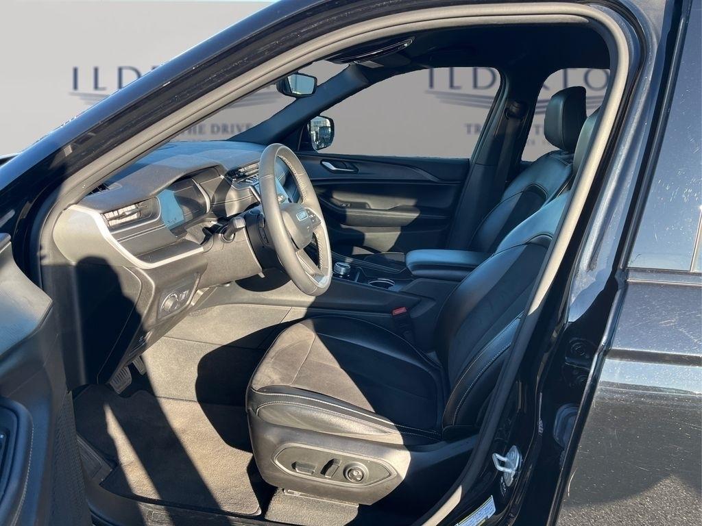 used 2024 Jeep Grand Cherokee L car, priced at $25,995