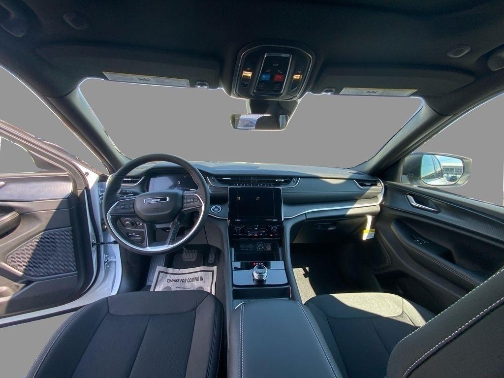 new 2025 Jeep Grand Cherokee car, priced at $31,575