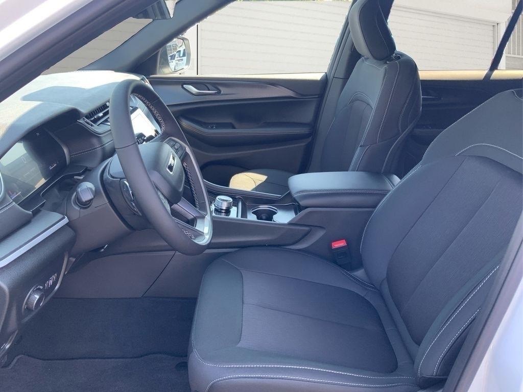 new 2025 Jeep Grand Cherokee car, priced at $31,575