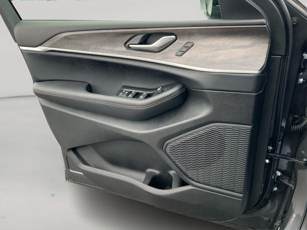 new 2025 Jeep Grand Cherokee car, priced at $46,730