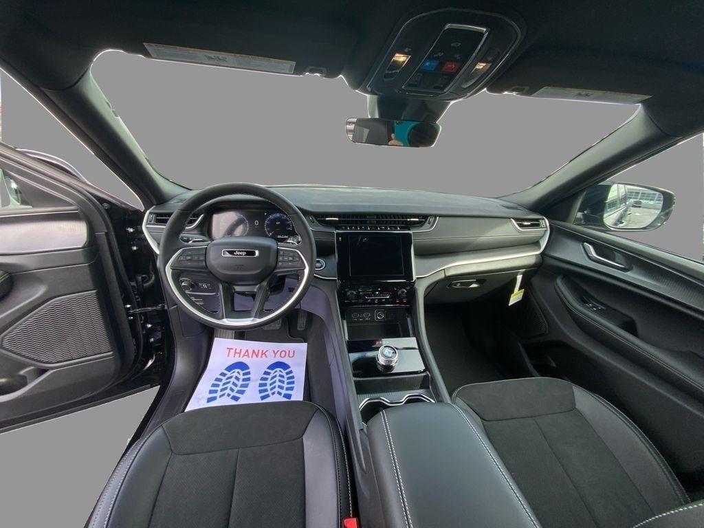 new 2025 Jeep Grand Cherokee car, priced at $36,730