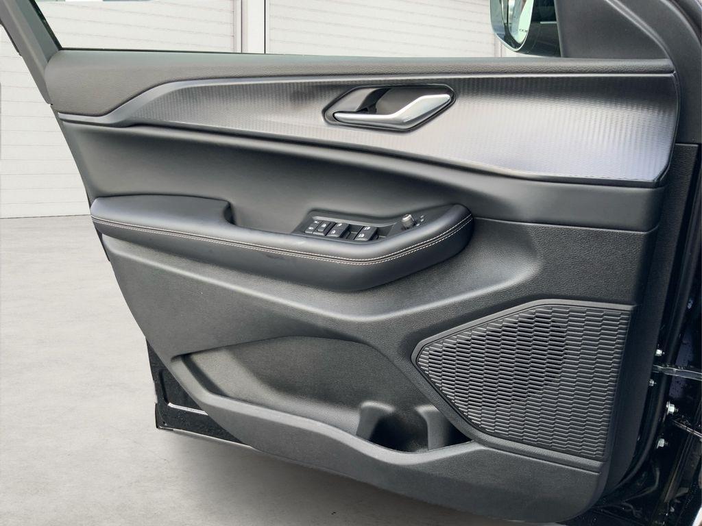 new 2025 Jeep Grand Cherokee car, priced at $36,730