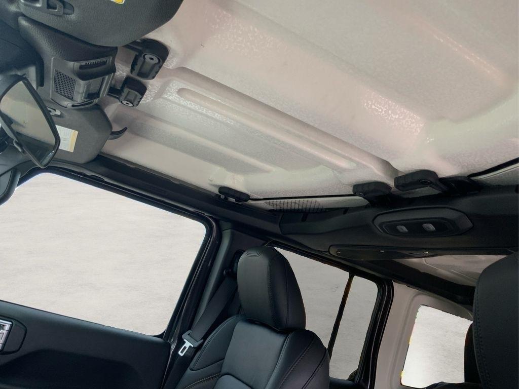 new 2025 Jeep Wrangler car, priced at $45,715