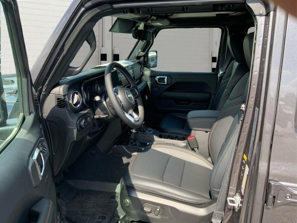 new 2025 Jeep Wrangler car, priced at $45,715