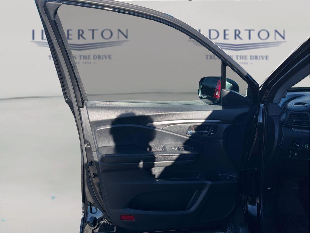 used 2022 Honda Pilot car, priced at $26,495