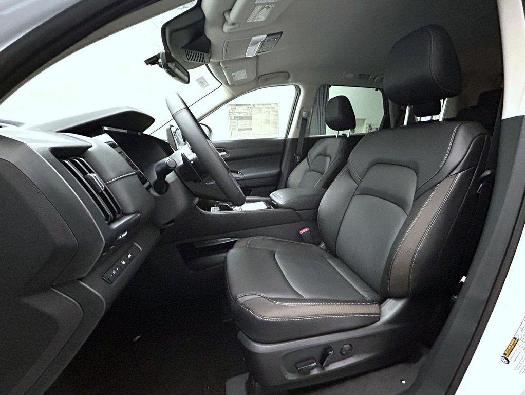 new 2025 Nissan Pathfinder car, priced at $39,096