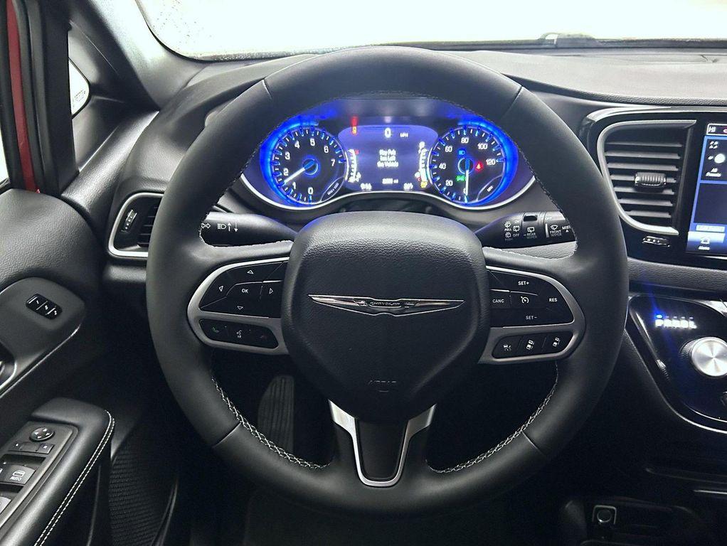 used 2025 Chrysler Pacifica car, priced at $33,955