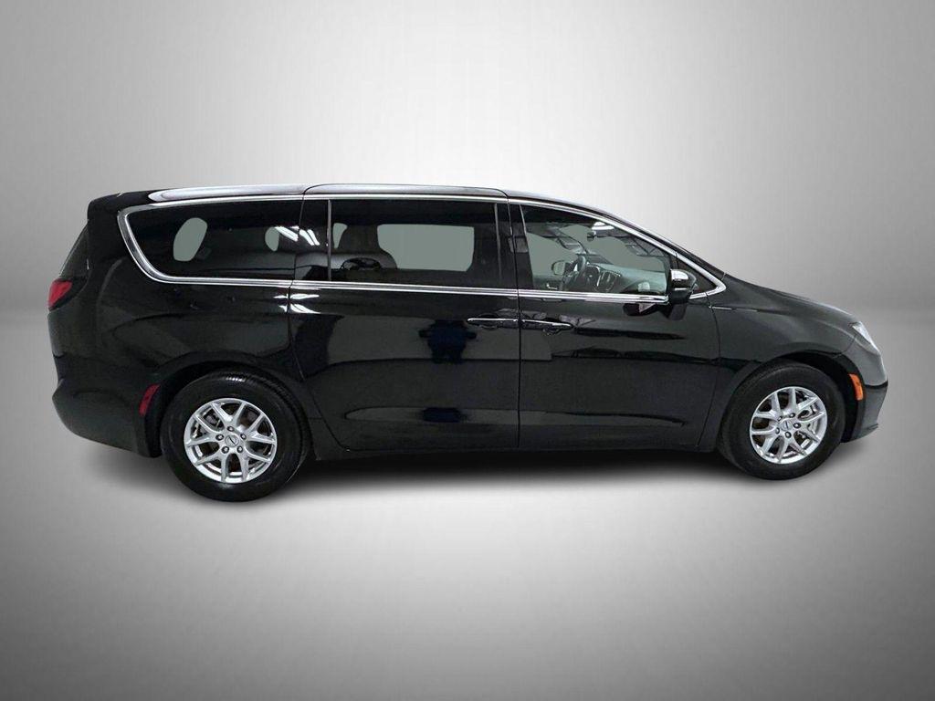 used 2025 Chrysler Pacifica car, priced at $33,633