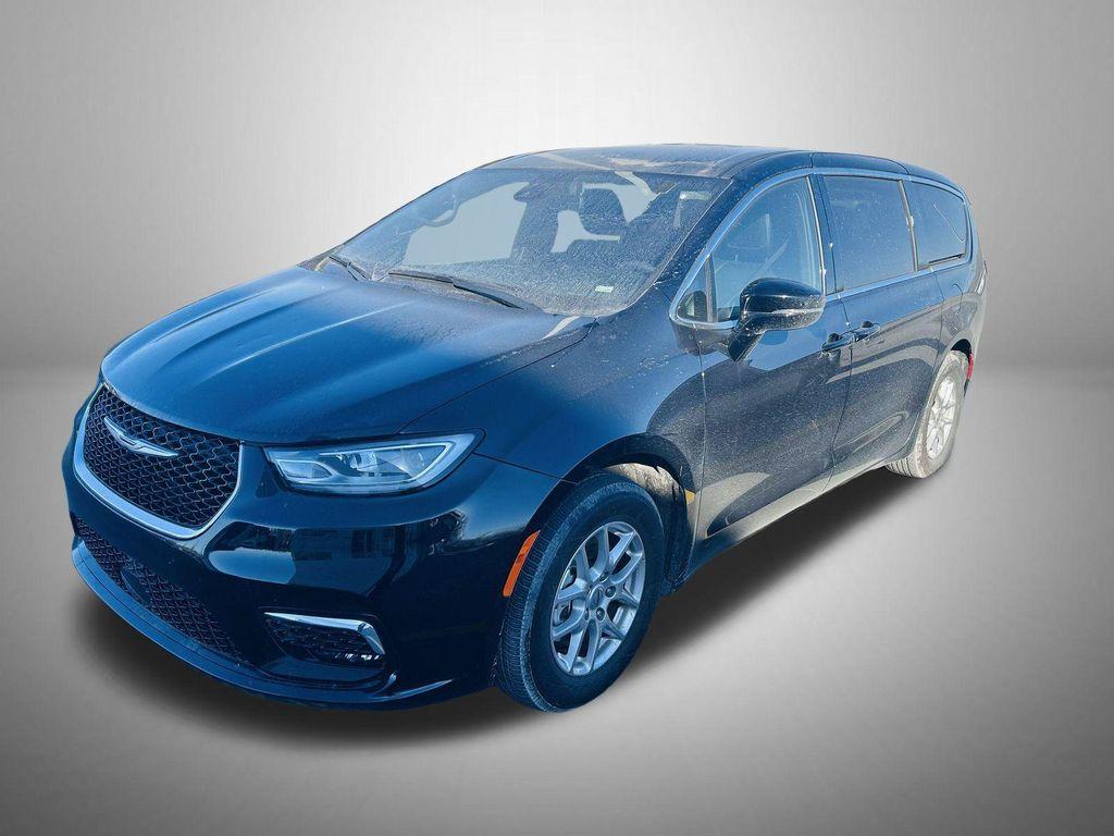used 2025 Chrysler Pacifica car, priced at $33,633