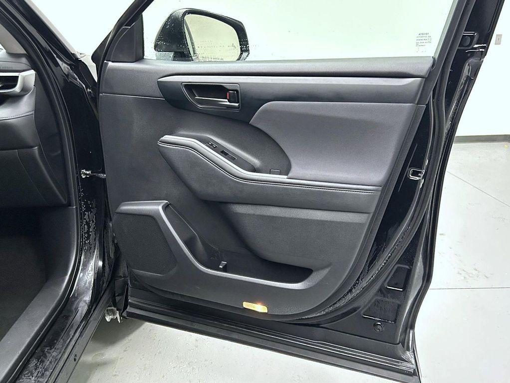 used 2024 Toyota Highlander car, priced at $32,542