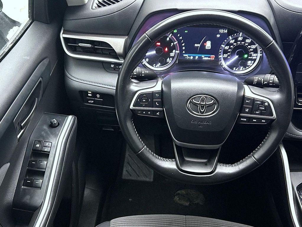 used 2024 Toyota Highlander car, priced at $32,542