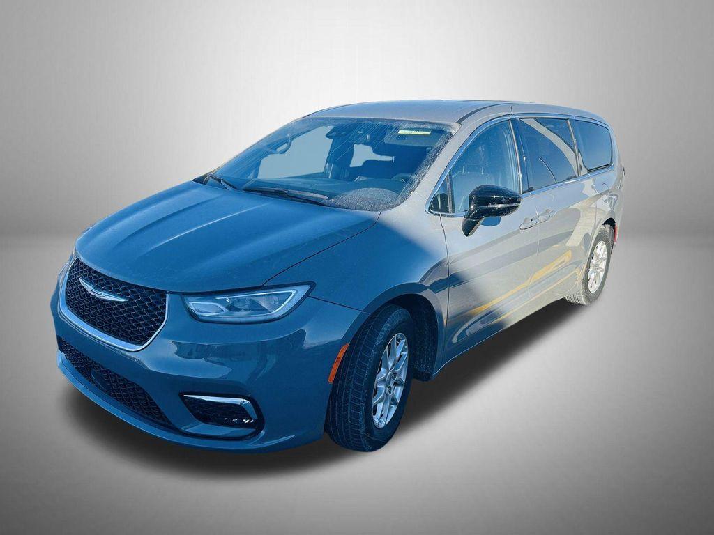 used 2025 Chrysler Pacifica car, priced at $33,697