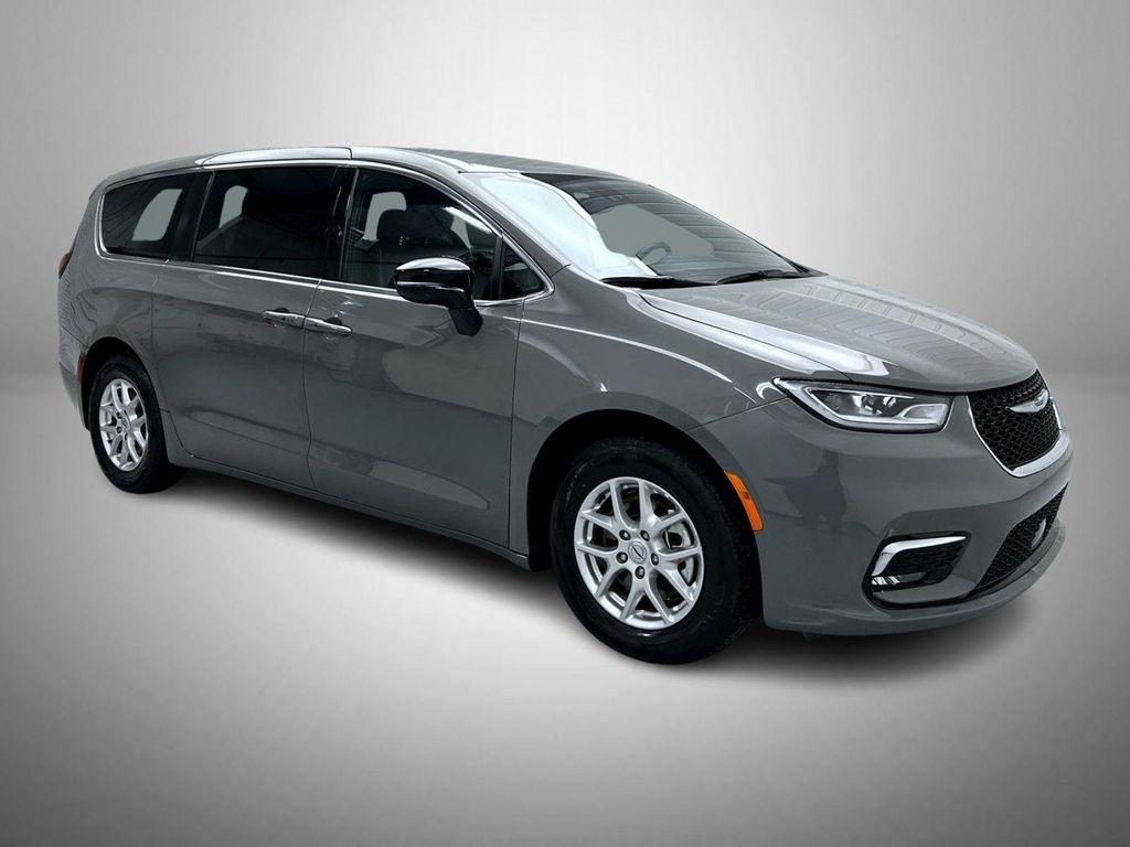 used 2025 Chrysler Pacifica car, priced at $33,455