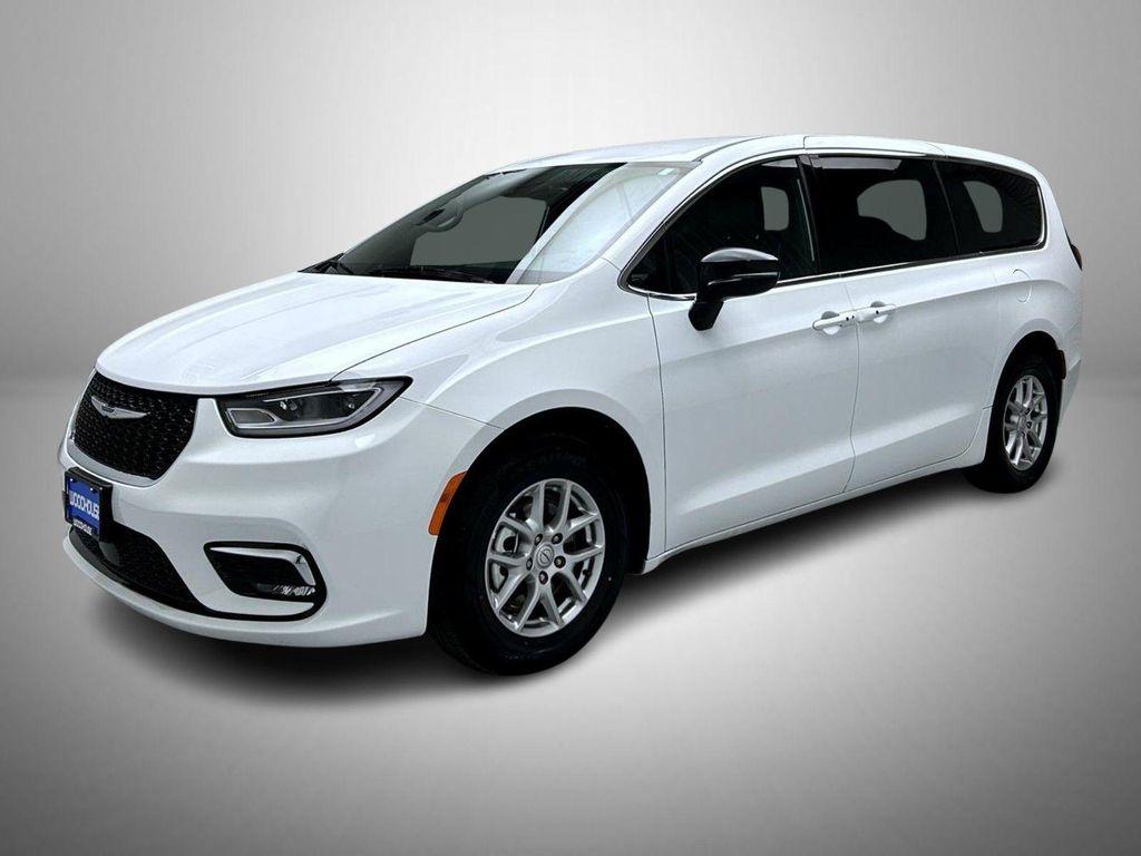 used 2025 Chrysler Pacifica car, priced at $34,696