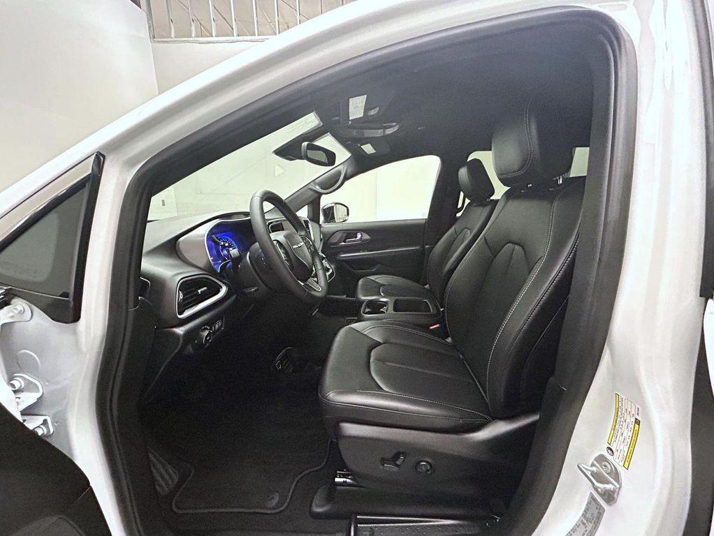 used 2025 Chrysler Pacifica car, priced at $34,696
