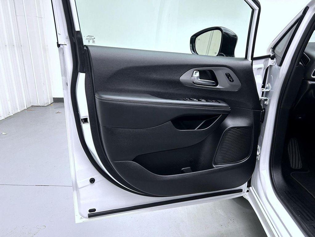 used 2025 Chrysler Pacifica car, priced at $34,696