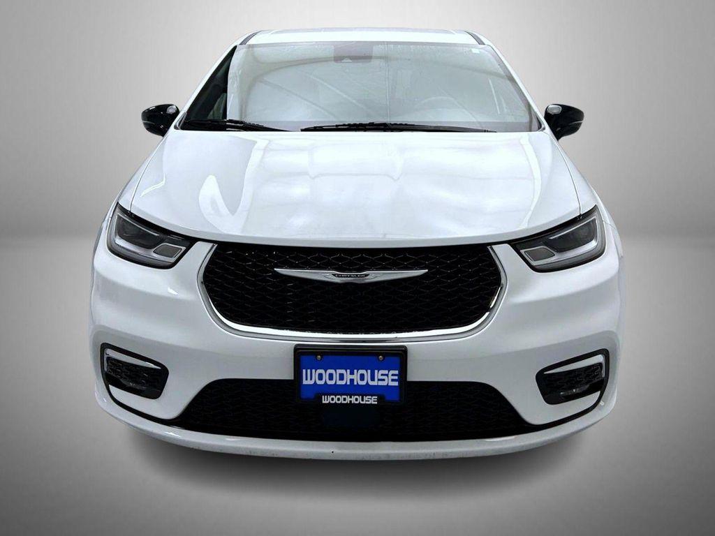 used 2025 Chrysler Pacifica car, priced at $34,696