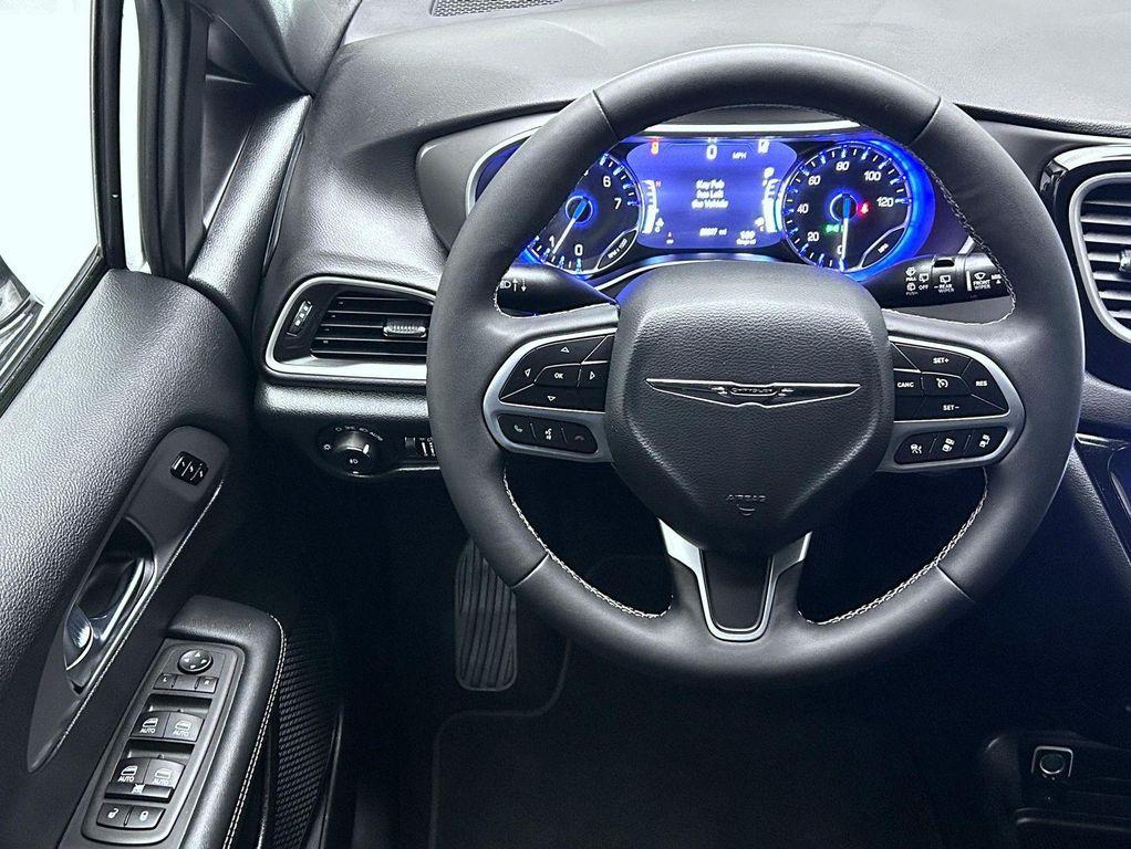 used 2025 Chrysler Pacifica car, priced at $34,696