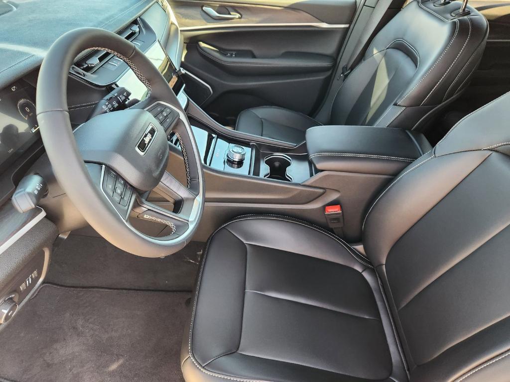 new 2026 Jeep Grand Cherokee car, priced at $42,267