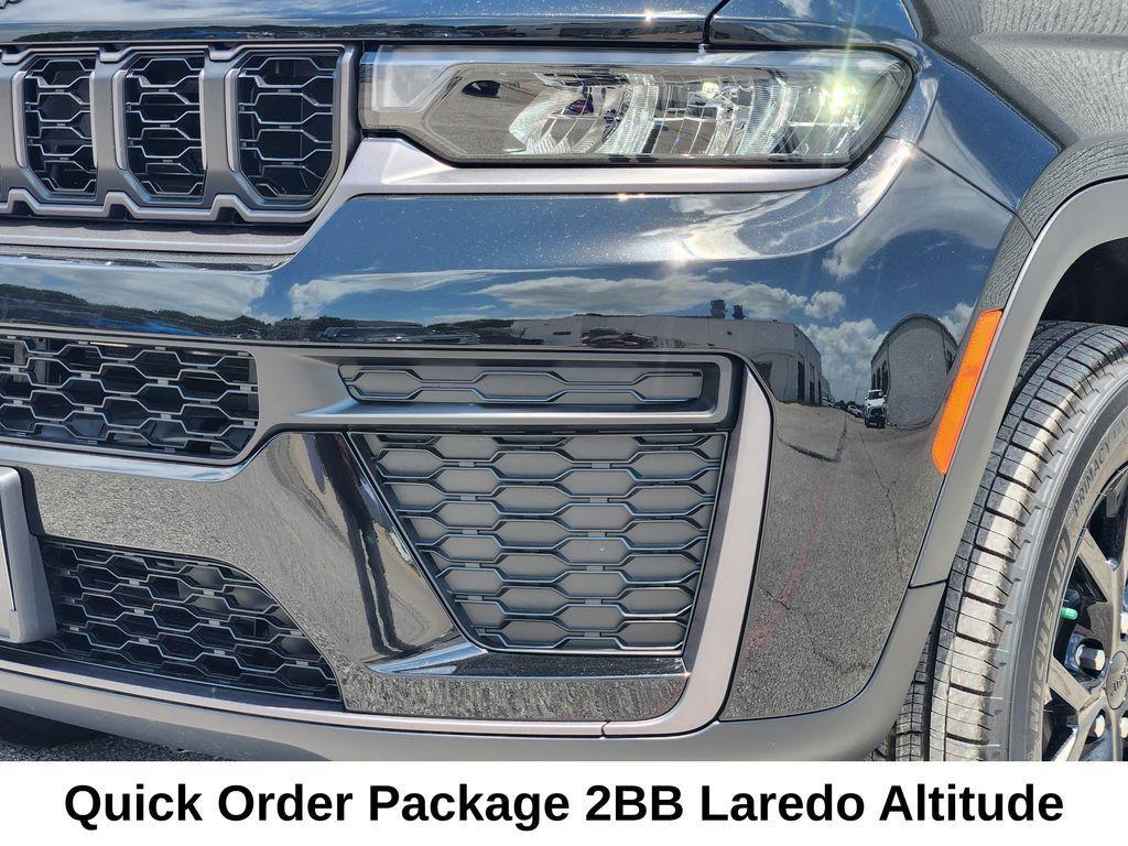 new 2026 Jeep Grand Cherokee car, priced at $45,175