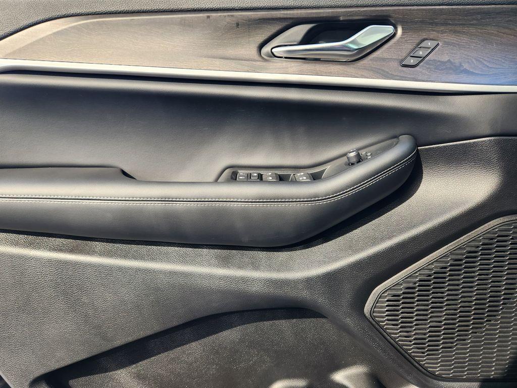 new 2025 Jeep Grand Cherokee L car, priced at $49,555