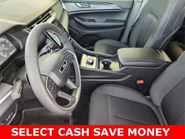 new 2025 Jeep Grand Cherokee car, priced at $36,875