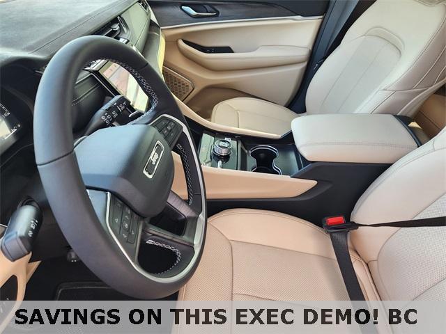 new 2025 Jeep Grand Cherokee car, priced at $50,930