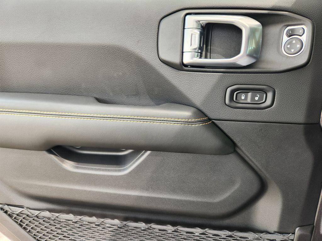 new 2026 Jeep Gladiator car, priced at $47,680