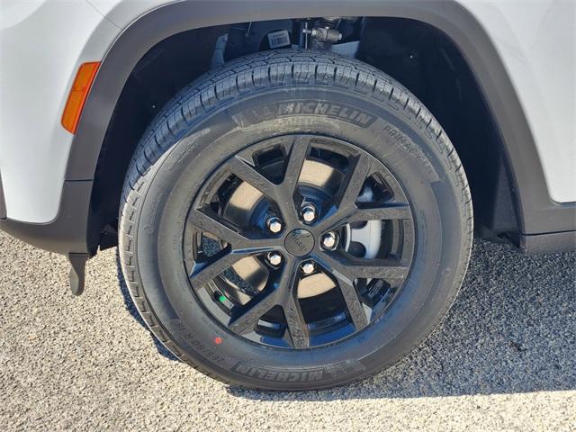 new 2026 Jeep Grand Cherokee car, priced at $42,880