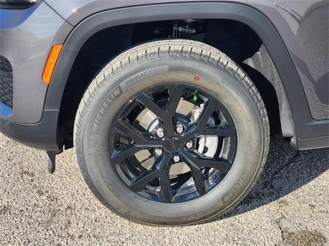 new 2025 Jeep Grand Cherokee car, priced at $37,480