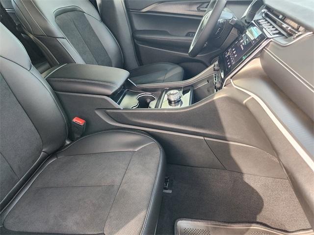 new 2025 Jeep Grand Cherokee car, priced at $37,480