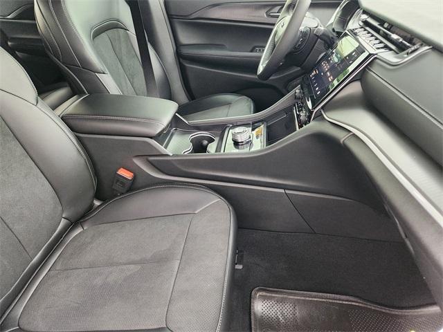 new 2025 Jeep Grand Cherokee car, priced at $37,880