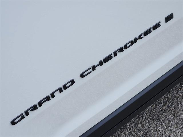 new 2025 Jeep Grand Cherokee car, priced at $37,880