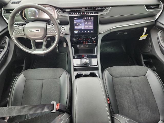 new 2025 Jeep Grand Cherokee car, priced at $37,880