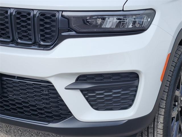 new 2025 Jeep Grand Cherokee car, priced at $37,880