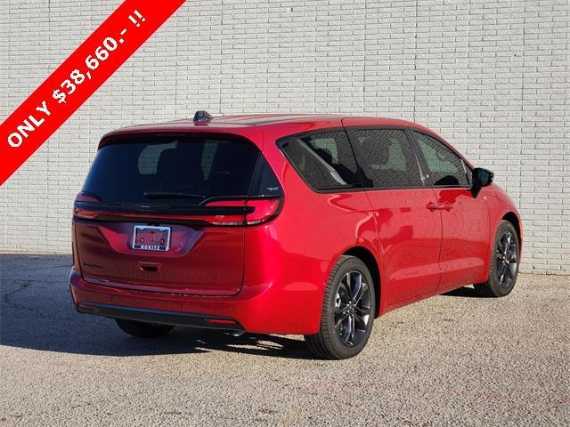new 2026 Chrysler Pacifica car, priced at $38,660