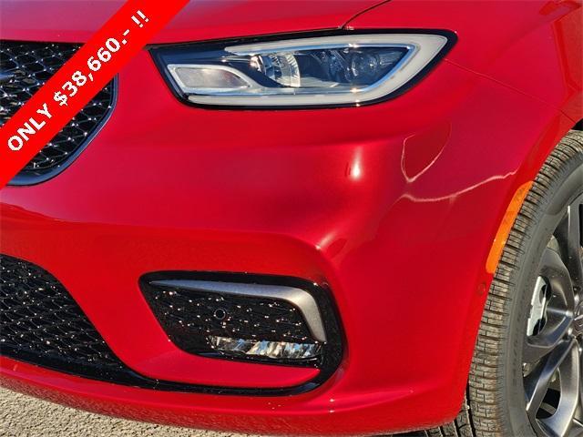 new 2026 Chrysler Pacifica car, priced at $38,660