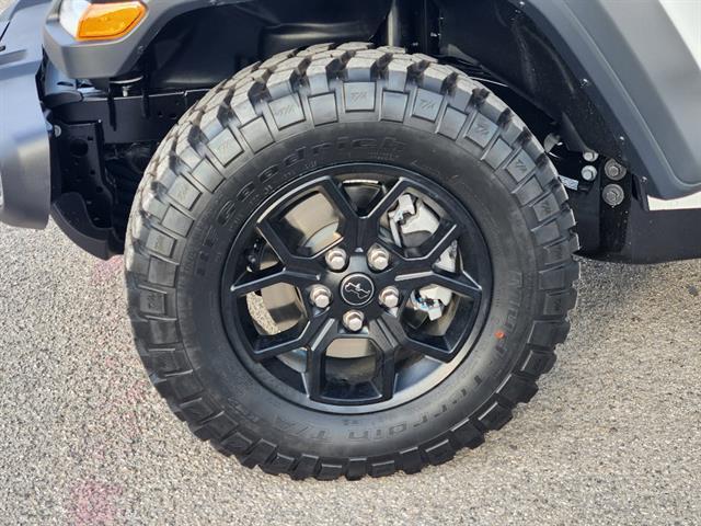 new 2026 Jeep Gladiator car, priced at $37,220