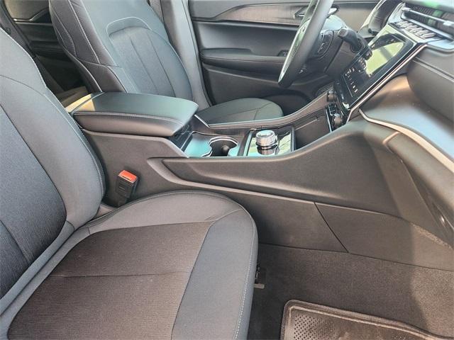 new 2025 Jeep Grand Cherokee car, priced at $33,625