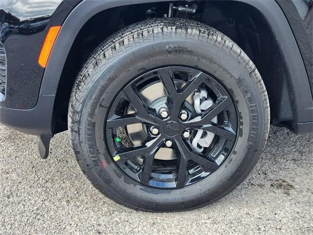 new 2025 Jeep Grand Cherokee car, priced at $41,025